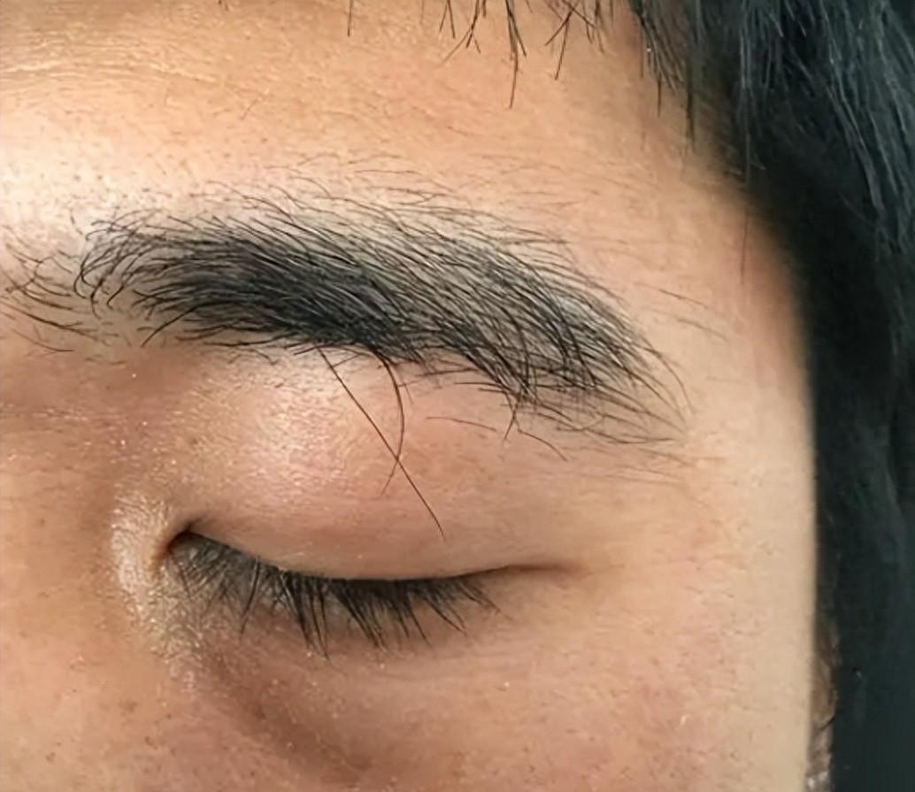 50岁以后，中老年男人眉毛变长意味着什么？4个原因要心中有数