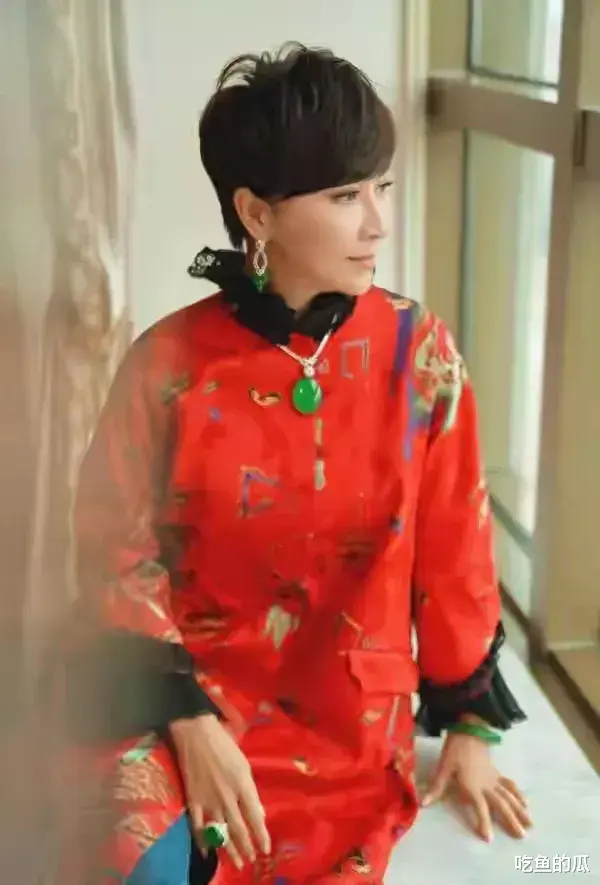 刘嘉玲被赞底气足，不学李靓蕾节省过日子，没像郭晶晶生娃稳婚姻