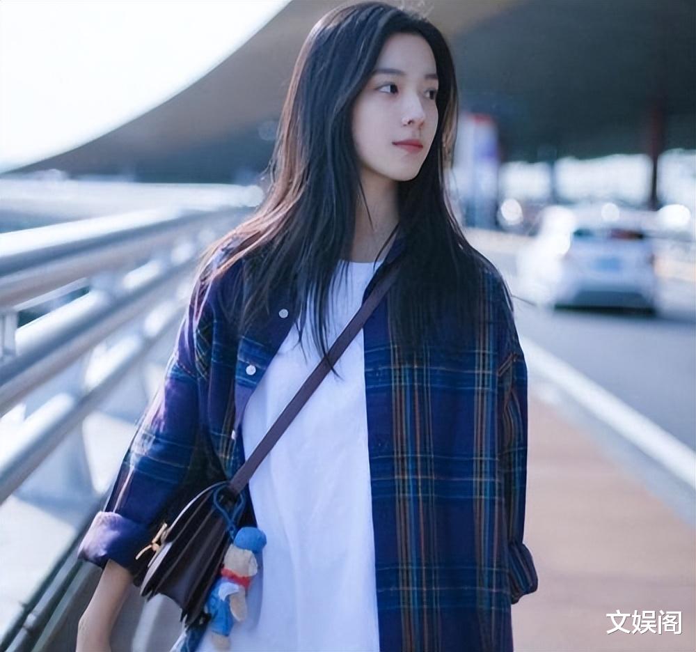 5岁拍杂志，9岁上跨年晚会，京圈公主庄达菲资源有多逆天？