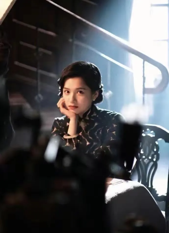王一博|23岁张婧仪在新片中脸上写满故事感，和王一博那条线却让人意难平