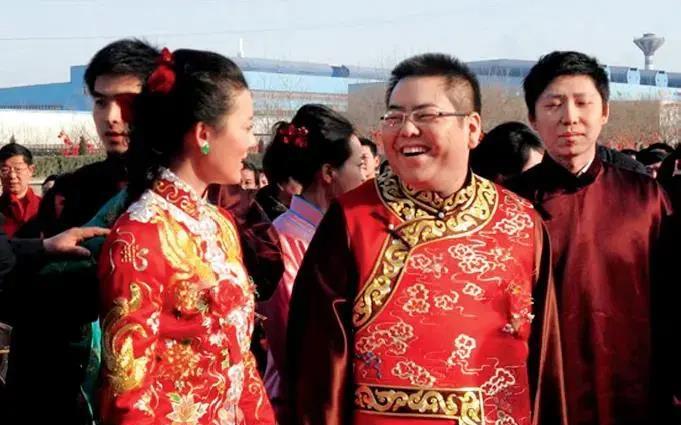 43岁车晓鼻子朝天像猪鼻,网友:和“肥头大耳”的前夫越来越像!