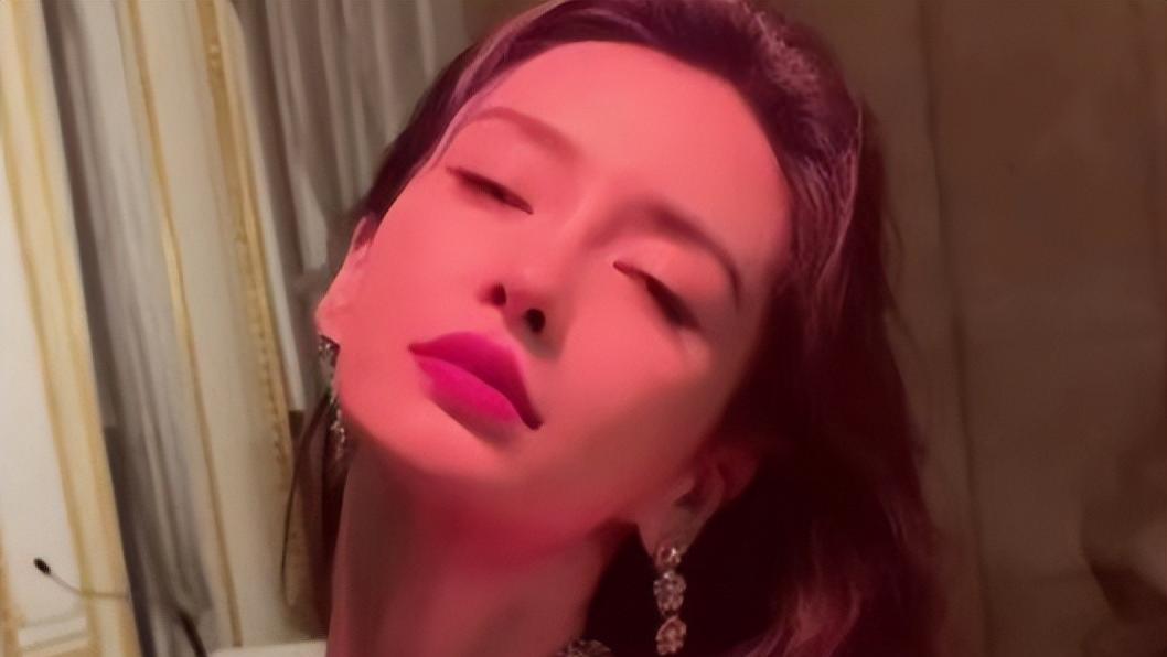 杨颖去疯马秀，官方认证被实锤，触禁令疑被央视除名，获顶奢代言