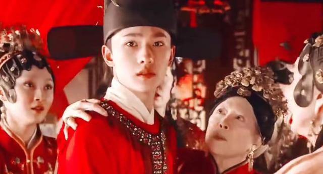 杨洋毫发无伤、王楚然全网攻击，看来黄渤的话应验了，闹剧刚开始