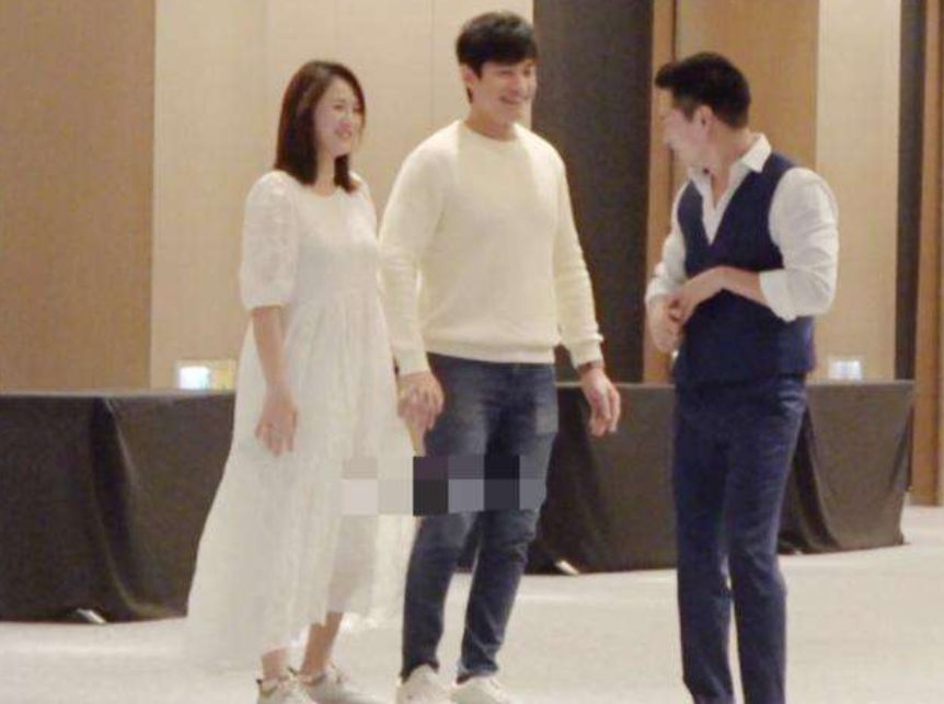 陈乔恩和老公庆4周年!嫁入豪门面相大变,想办小型婚礼孩子随缘