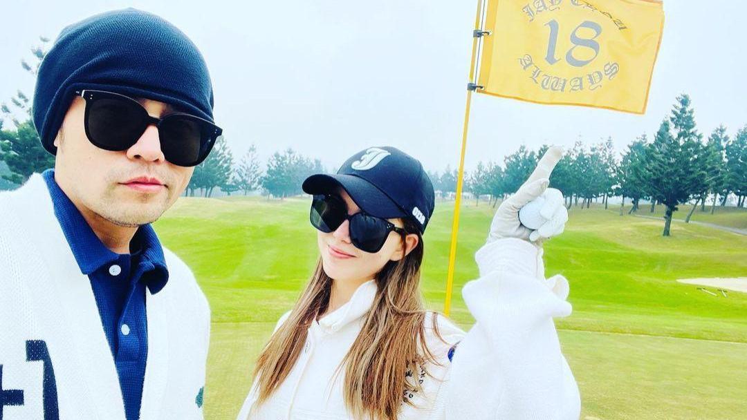 周杰伦|44岁周杰伦晒庆生照，与昆凌合体秀恩爱，感谢娇妻安排生日派对