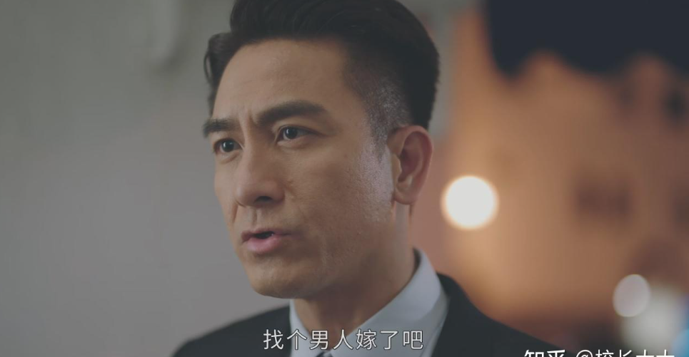 《新闻女王》播出口碑大爆,网友群嘲内娱笑话,观众点评一针见血