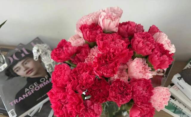 Angelababy|Baby晒家居照给网友拜年,曝光香港豪宅内景,风格简约充满高级感