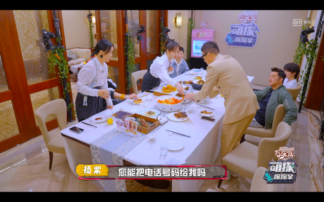 杨紫|杨紫在《萌探探探案》否认拍戏动过真感情，男神们吸引力都不够？