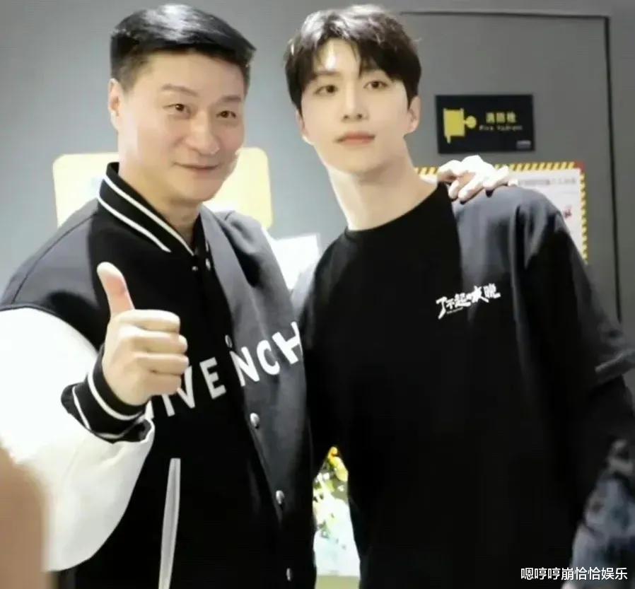 范丞丞|范丞丞爸爸,看上去也太年轻了吧?