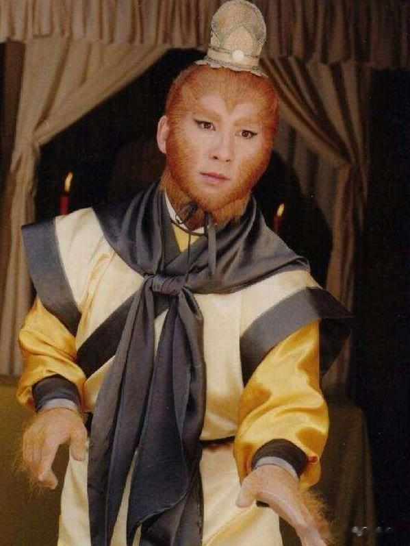 6位老牌明星晚年回归普通人生活,坐公交吃路边摊,回农村种地