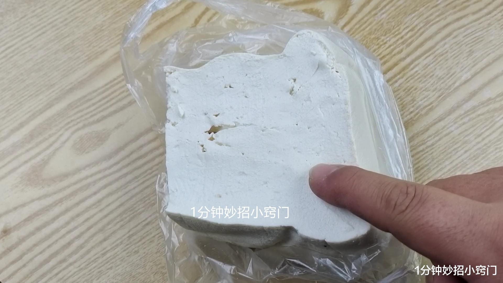 |吃不完的豆腐,不用放冰箱!大姐教我一招,豆腐不发酸不会坏