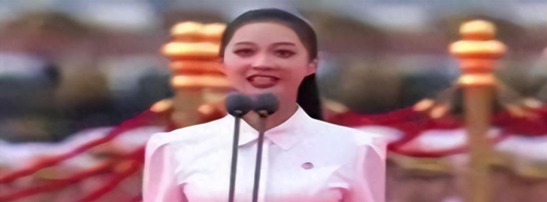 为什么她一出道即高峰？这次中秋晚会她一身旗袍，再次惊艳了众人