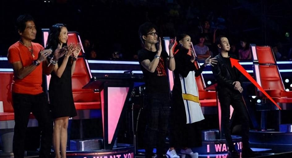 被“转腚费”困扰的那英,终于道歉,可惜为时已晚,疑似介入调查