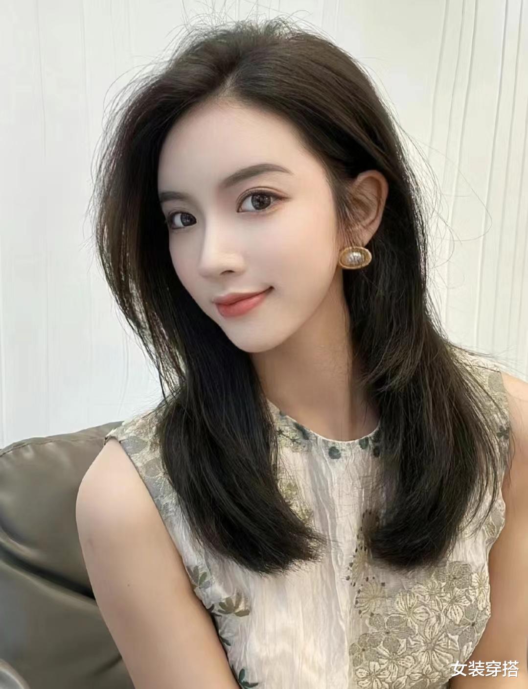 今年流行一种发型叫“锁骨发”,洋气减龄显脸小,效果堪比整容