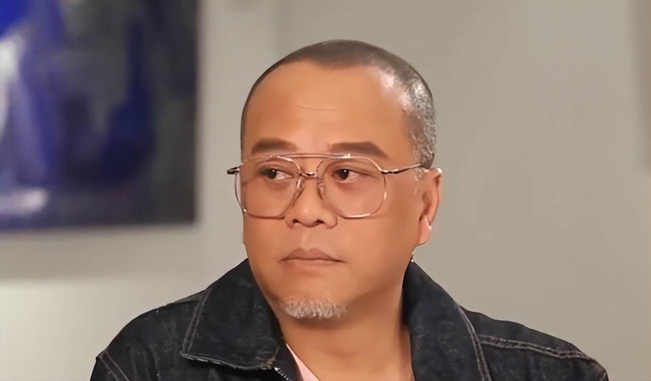 官宣|一天5个瓜!官宣恋情,被曝离婚,质问内地日本学校,有喜有忧