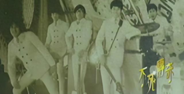 2002年“妖王”罗文去世，葬礼轰动全港，刘銮雄为何会被赶出灵堂