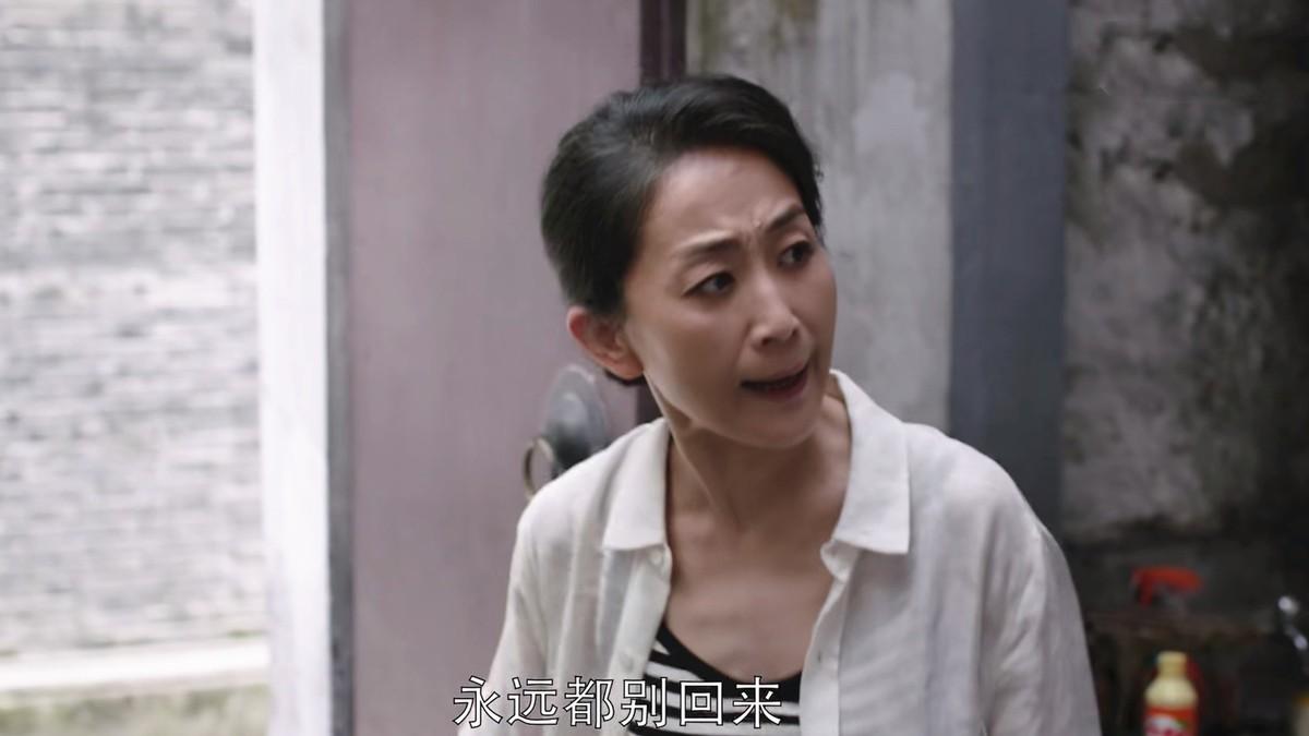 吴君如|中年依旧未婚未孕, 却从不缺固定伴侣, 3位\假清高\女星过得很滋润