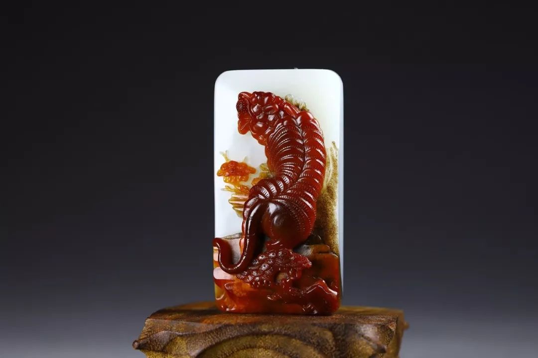 白玉市场的半边天——俄料