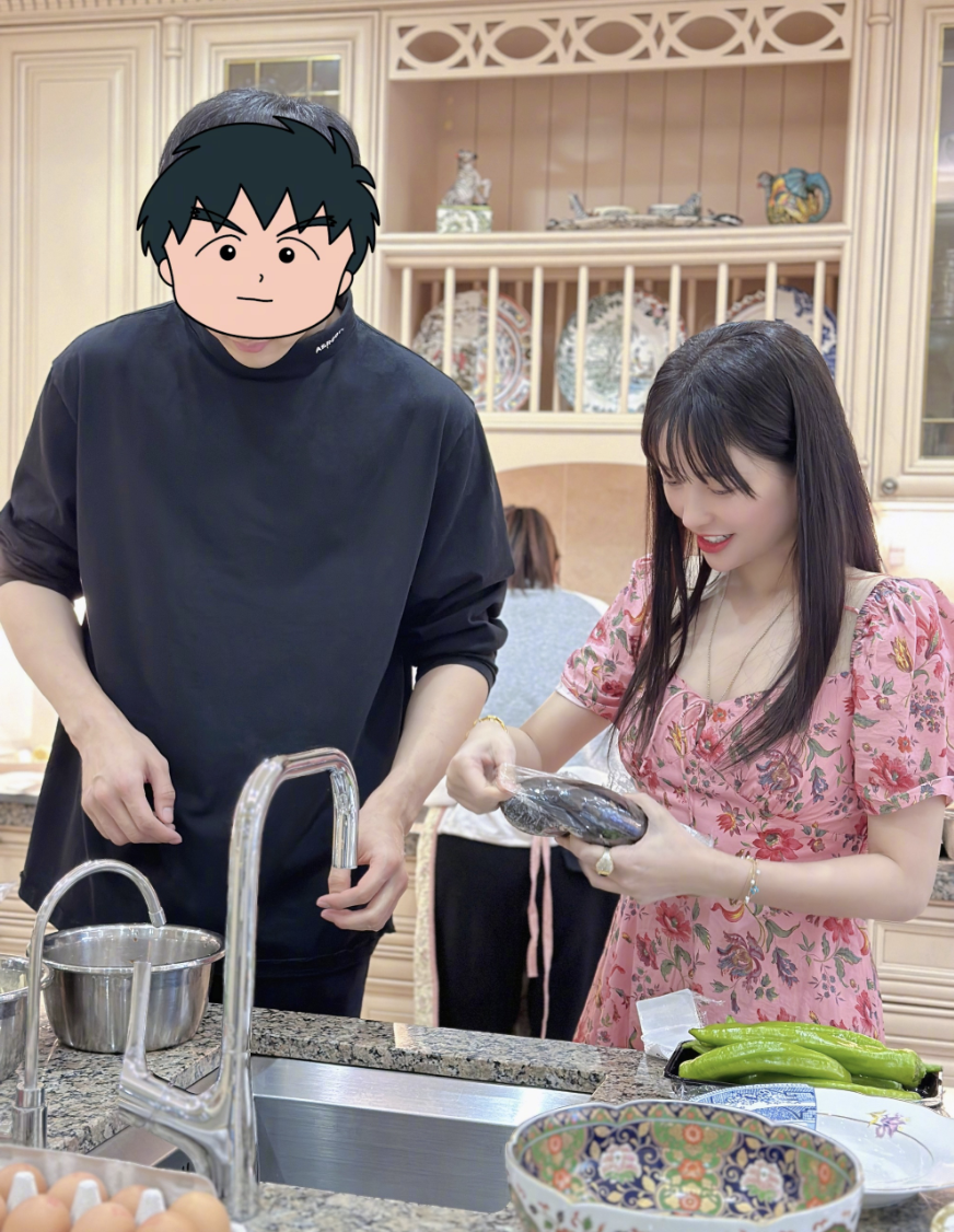 金莎|金莎和素人男友同框首次被拍！二人逛街牵手挽臂，呈现最萌身高差