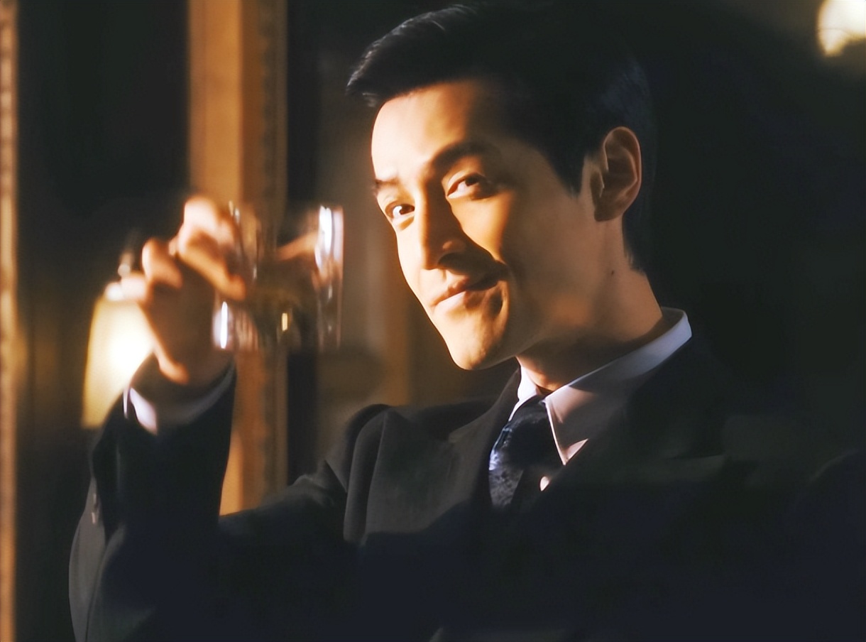 胡歌《繁花》，秦昊《三大队》各看4集，一个弃剧了，一个看上瘾