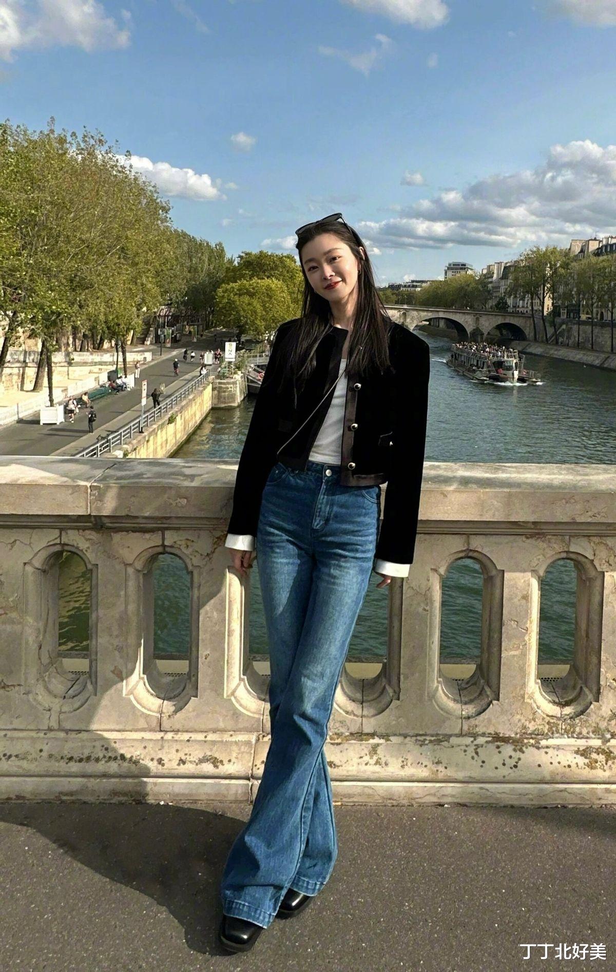 宋轶带火了“简约显贵”穿搭:黑色短外套+牛仔裤,高级又洋气