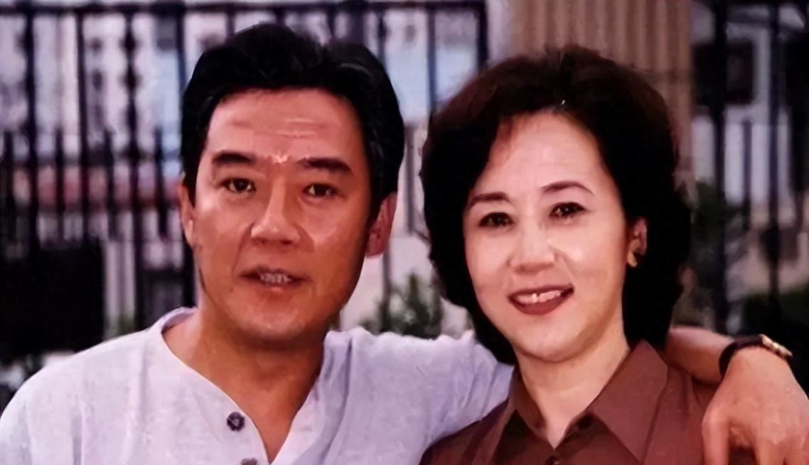 央视主持人吞300颗安眠药自杀，被抢救7天7夜，如今怎么样了？