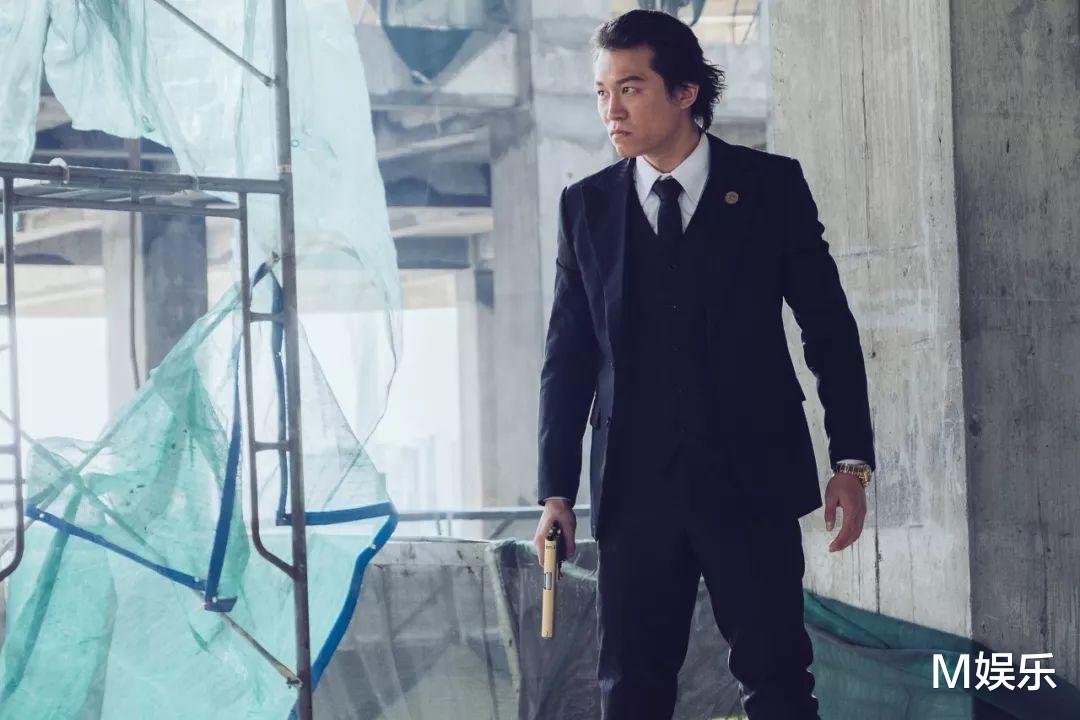 刚红就飘!《狂飙》知名男演员随地大小便被拍,网友:还没出戏呢