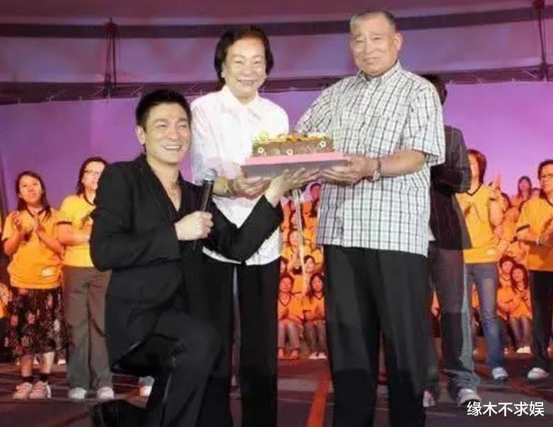 刘德华父亲去世！20年前便患癌症要饮食清淡，却还爱吃叉烧！