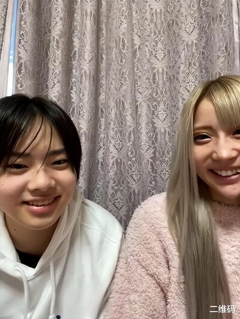 日本辣妈把3岁儿子打扮成牛郎风,没想到10年后画风大变!