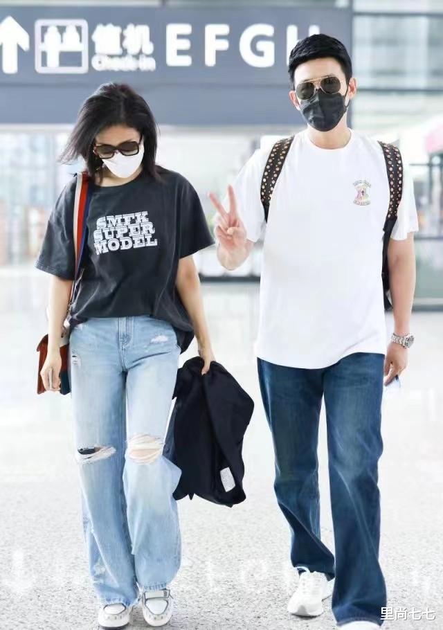 |鲍蕾终于摆脱主妇形象,穿破洞牛仔帅过陆毅,留长发大变样太酷了