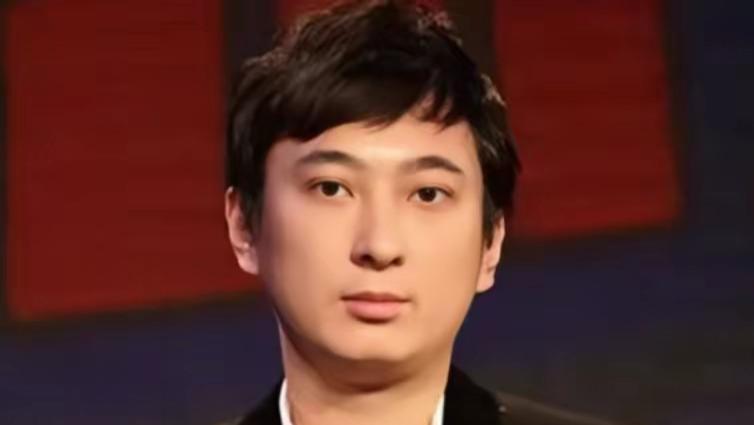 35岁王思聪当爹了？手抱小婴儿画面曝光，发文者称他是好爸爸