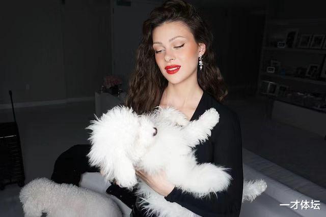 贝克汉姆|贝克汉姆大儿子不简单!表面是“家庭煮夫”,实则闷声发大财