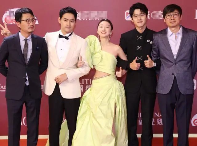 周冬雨怀孕照曝光？刘昊然喜当爹？