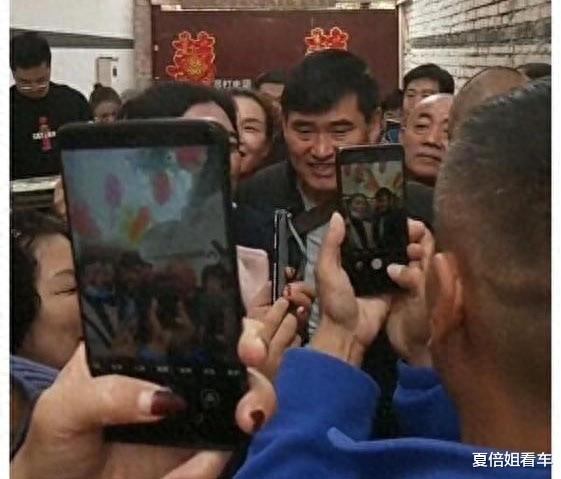 大衣哥的前儿媳陈亚楠,成名之后果断离婚,如今过得怎么样