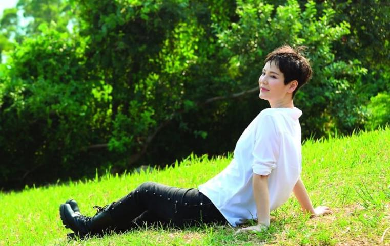 温裕红|54岁港星温裕红癌逝,临终多次开刀切除肿瘤,至筋疲力尽放弃治疗