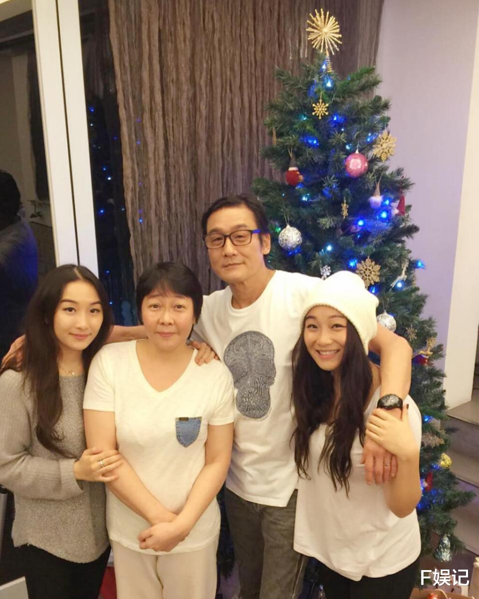 梁家辉|梁家辉大女儿低调结婚举行婚礼 梁家辉和一对新人合影率先曝光