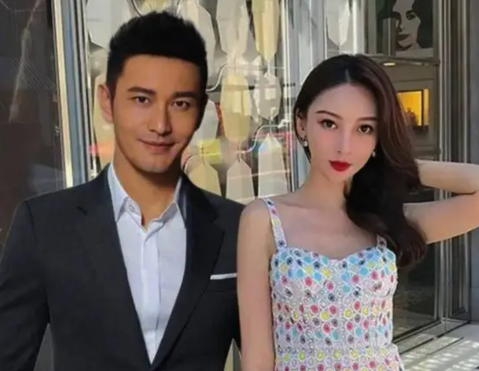 46岁黄晓明参加双旦聚会！与小15岁叶珂亲密合影，笑容满面似情侣