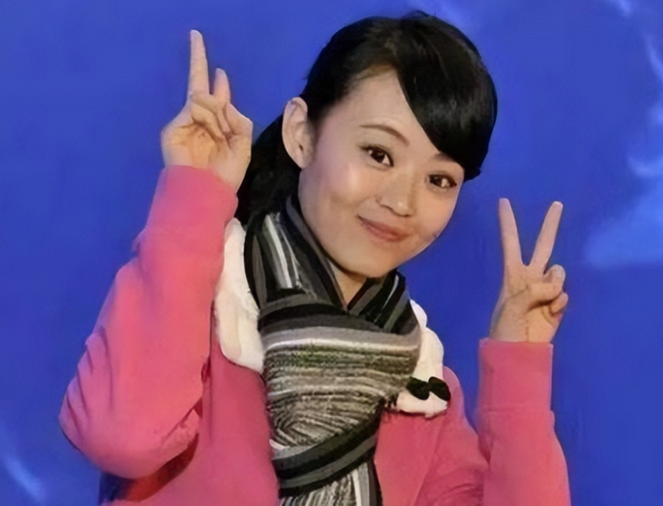 “央视最苦命主持人”26岁命丧儿子百日宴,尸骨未寒丈夫转身再娶.