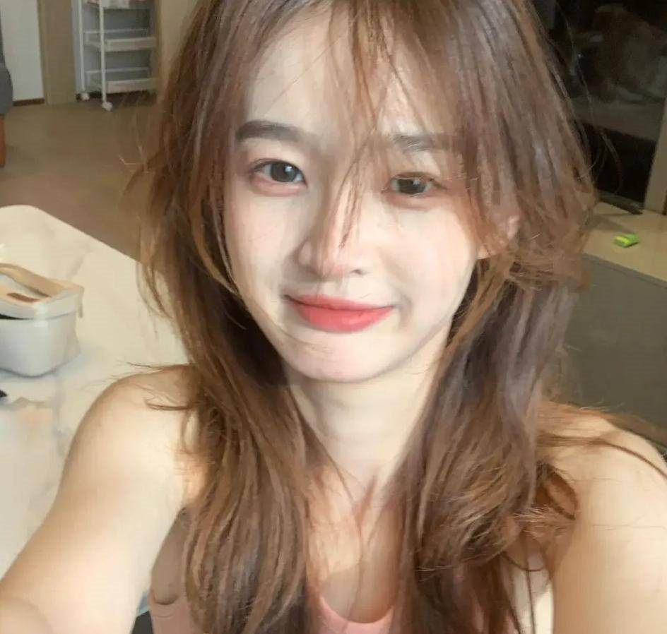 王思聪女友大方宣示主权,晒爱巢坐王思聪副驾,认知清晰不求长久