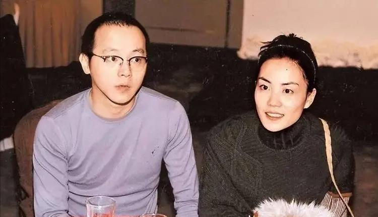 胡歌|王菲：两婚两离两孩子，和谢霆锋分分合合，53岁究竟哪来的底气？