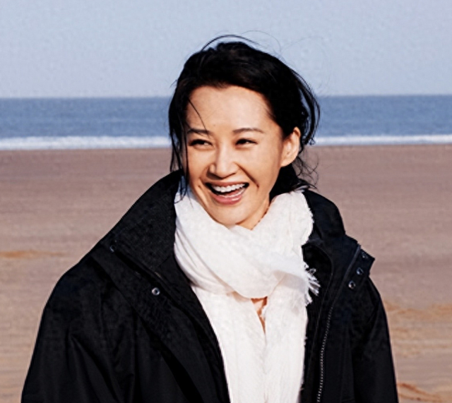 她一生 “风流成性、老少通吃”，撩汉无数，至今54岁却依旧单身