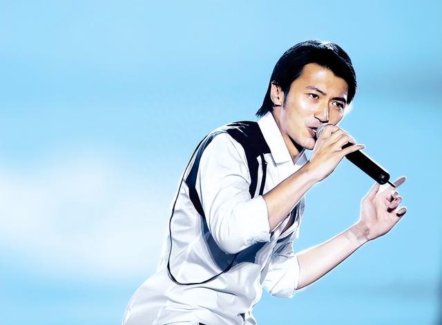 谢霆锋风流:李玟事件,不出来说两句与那英那事!