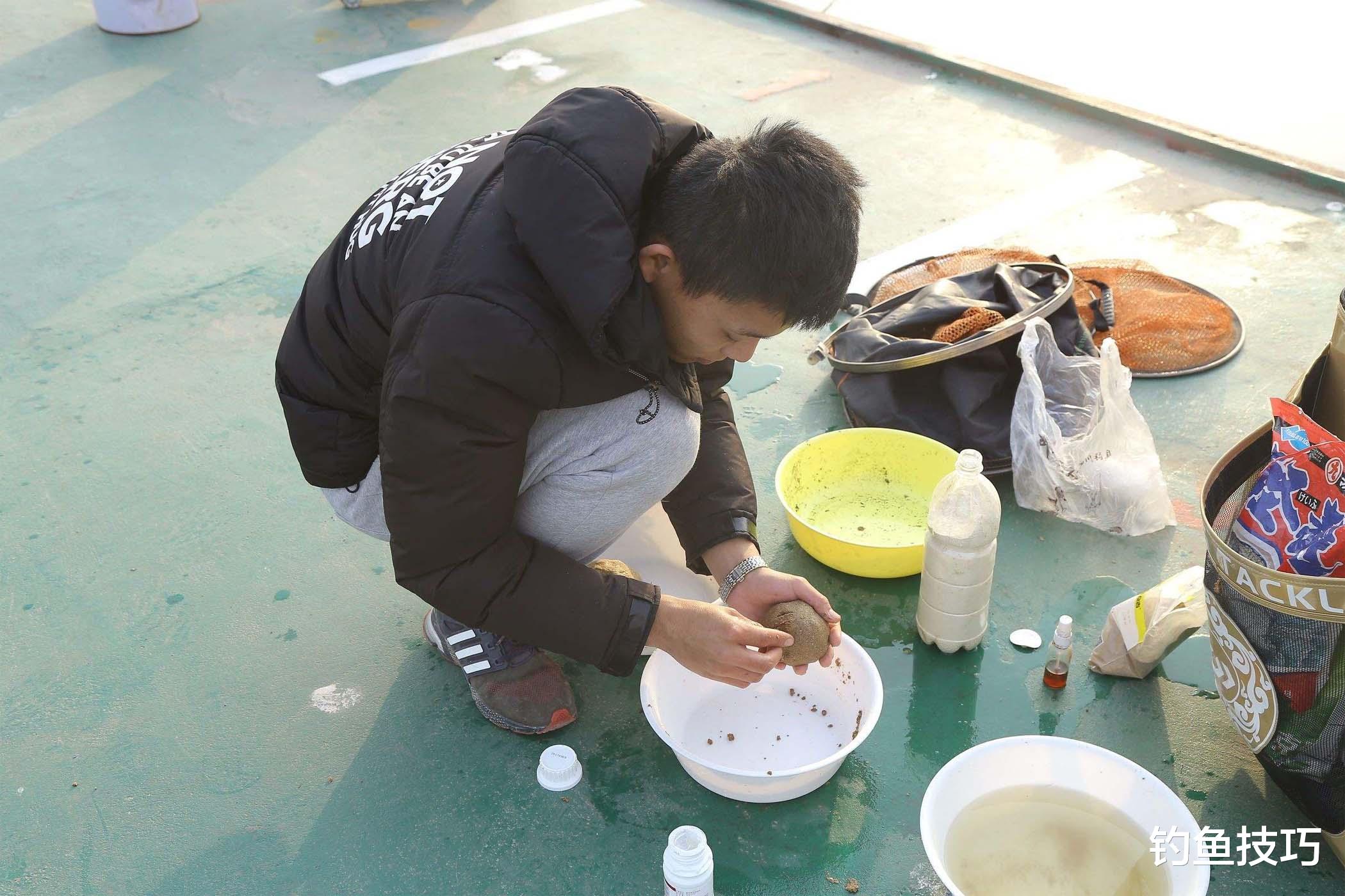 鲤鱼|钓黑坑鲤鱼,窝里有鱼不咬钩的4个解决办法