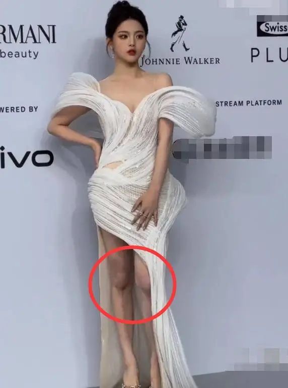 缠了10层保鲜膜,知名女星引争议