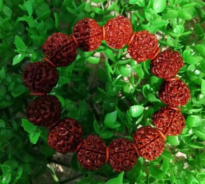 硬汉风不够硬?手串这么配,够硬了吧!