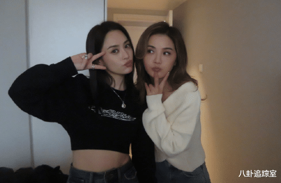 阿娇|阿娇晒露脐照疑辟谣，被传与王思聪好友生龙凤胎，孩子疑满周岁