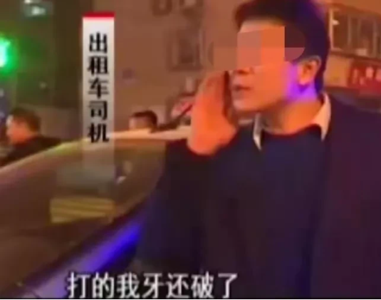 山西,太原。出租车一直开远光灯,奔驰女车主多次变光提醒却换来对方的报复