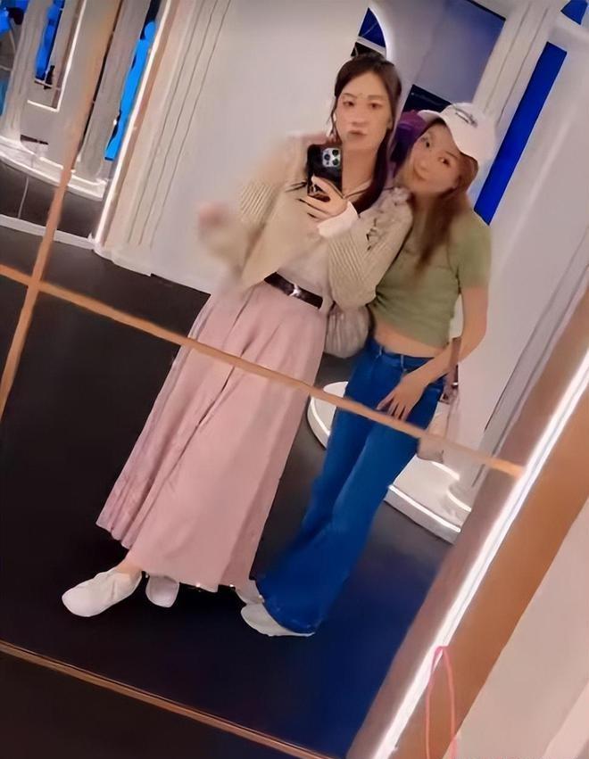 史航|郭嘉文穿露肚脐装秀身材，梁洛施努力发展事业