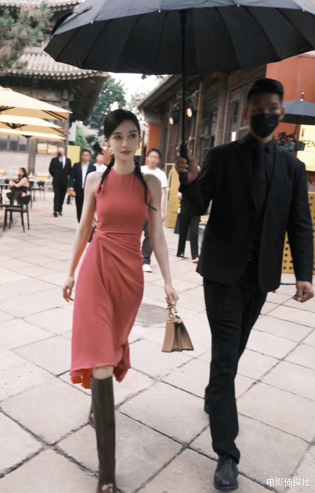 刘亦菲|众星撑伞图出圈:刘亦菲气质佳,倪妮氛围感满满,刘诗诗气场全开