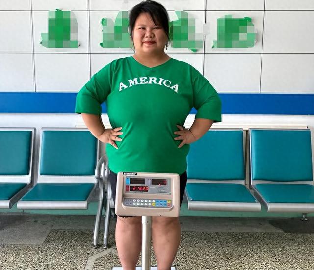 昔日校花被丈夫喂到330斤、睡塌两张床，丈夫：我怕她被别人抢走